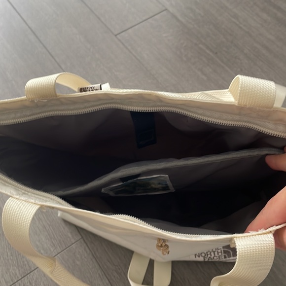 ✨SOLD ✨ North Face Berkeley Tote - vintage white - Picture 8 of 15